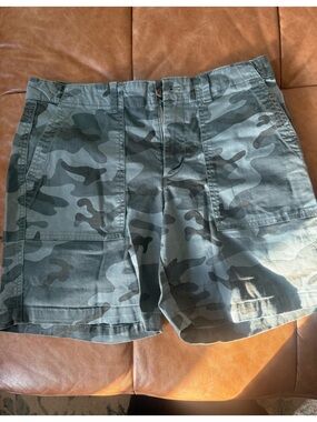 GAP Women's Camouflage Utility Shorts - Green & Dark Green